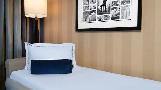 Disneyland Hotel - Deluxe View Room Detail